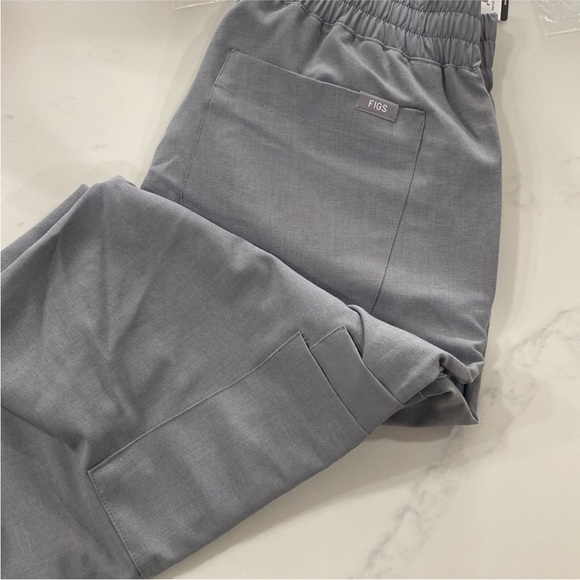NWT FIGS Women's Dark Space Grey
21 Pocket Slim Jogger Scrub Pants XXS - Picture 3 of 4